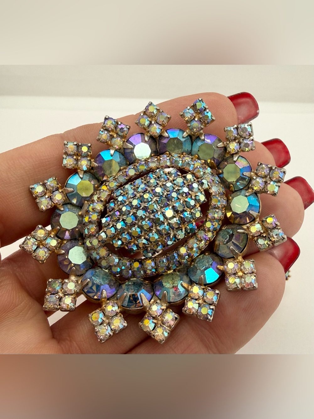 Vintage Aurora Borealis AB Crystal Rhinestone Gold Tone Brooch Juliana D&E? - Picture 2 of 6